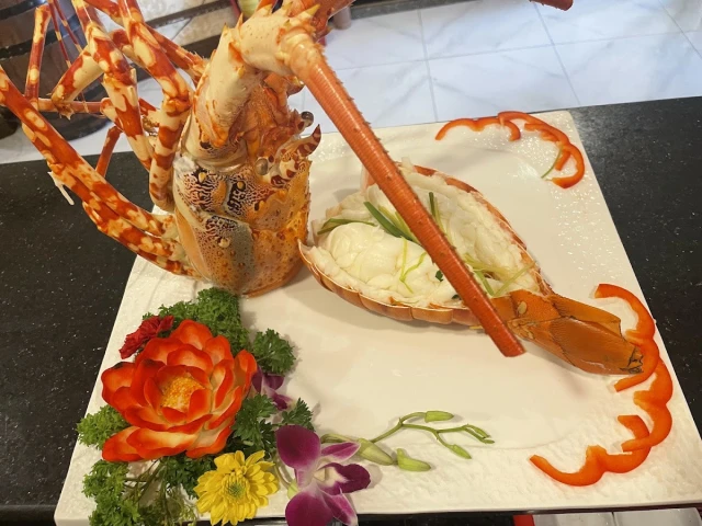 Thế Giới Hải Sản - Vũ Trọng Khánh