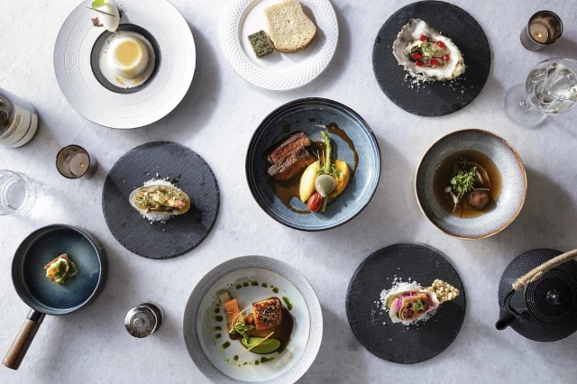 Tanh Tách Seafood Society - Yết Kiêu