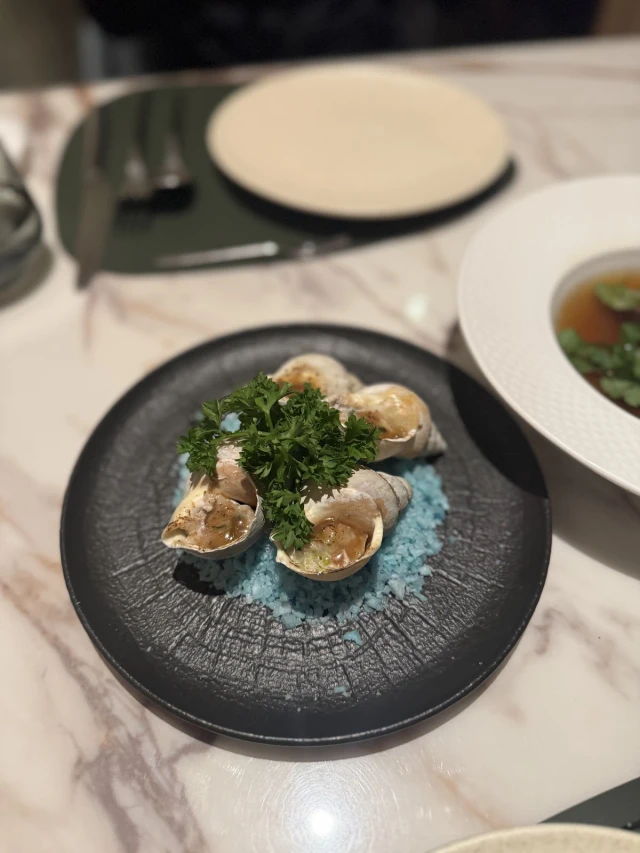 Tanh Tách Seafood Society - Yết Kiêu