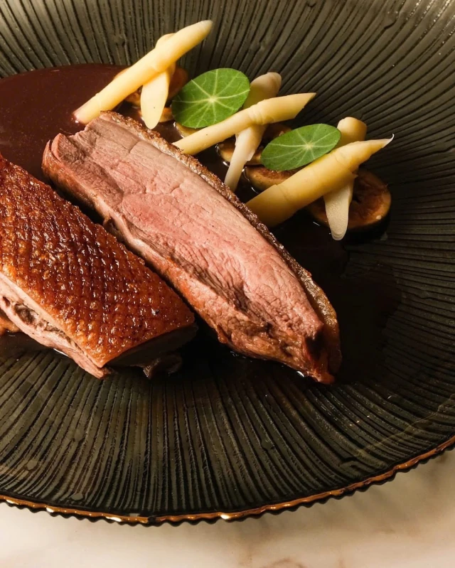 Tanh Tách Seafood Society - Yết Kiêu