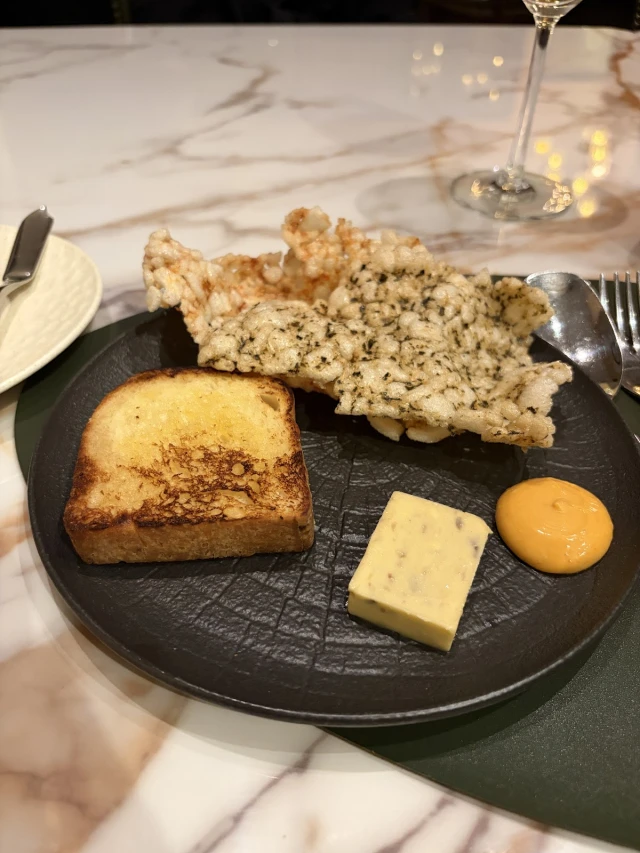 Tanh Tách Seafood Society - Yết Kiêu