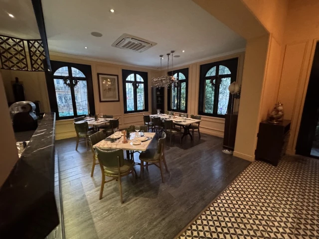 Tanh Tách Seafood Society - Yết Kiêu - không gian 5