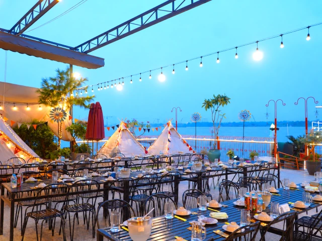 Cocoru Coffee & Restaurant - Bạch Đằng - không gian 2