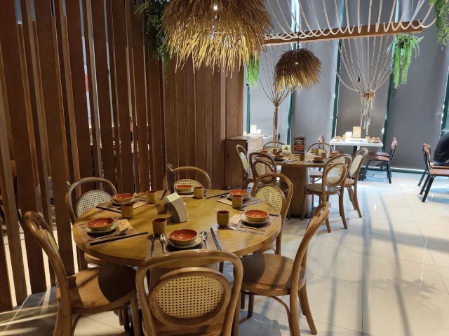 Yiam Yiam Seafood - Ngoại Giao Đoàn - không gian 2