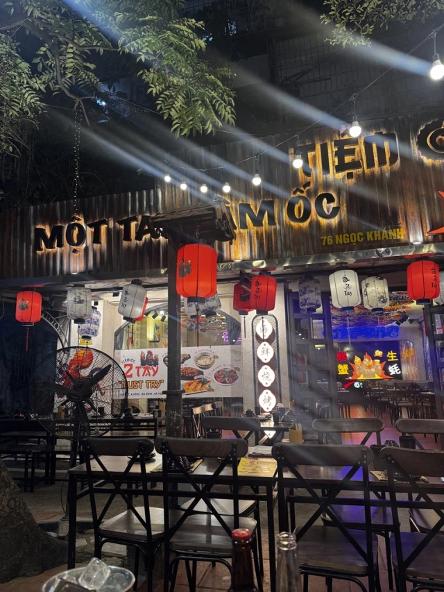 Tiệm Ốc 2 Tay - 76 Ngọc Khánh - không gian 1