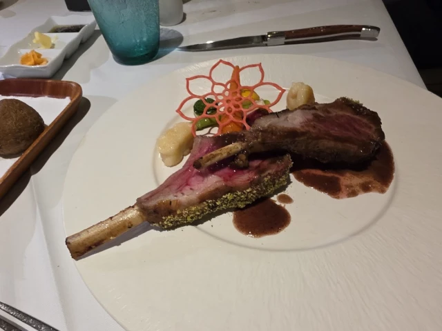 The Temple Restaurant & Lounge - Hùng Vương