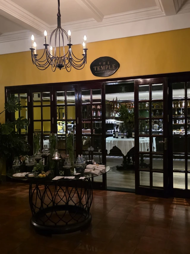 The Temple Restaurant & Lounge - Hùng Vương - không gian 2