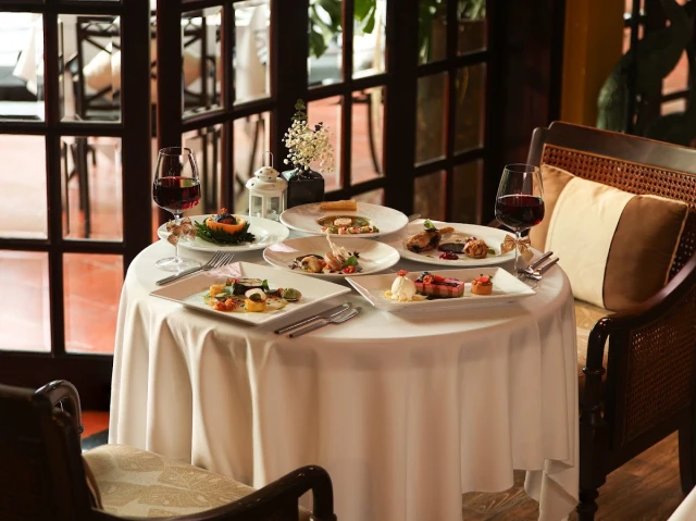 The Temple Restaurant & Lounge - Hùng Vương - không gian 6