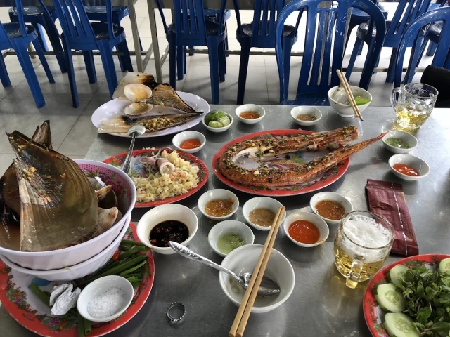 Công Viên – Nhà Hàng Cá Voi
