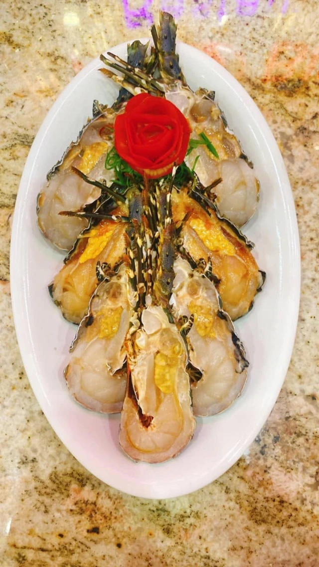 Phố Biển - Nguyễn Tất Thành