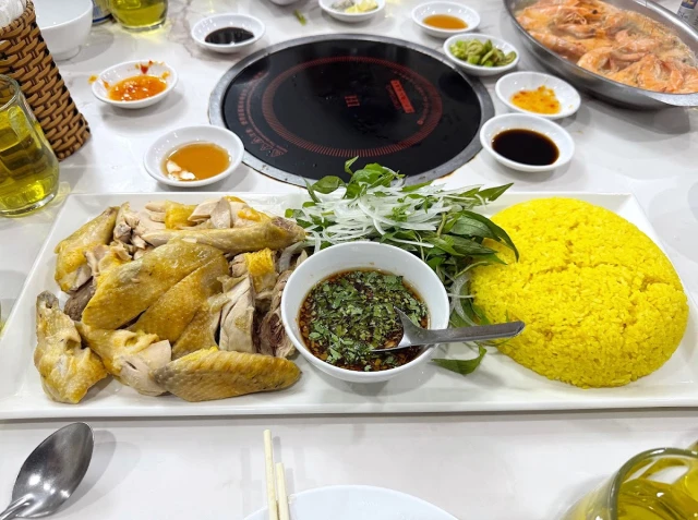 Phố Biển - Nguyễn Tất Thành