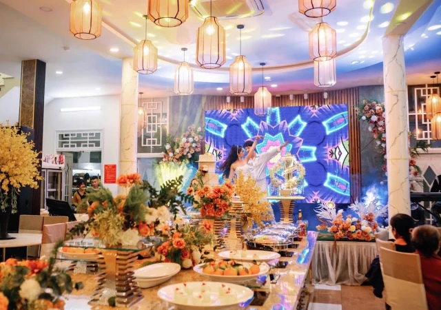 Phố Biển - Nguyễn Tất Thành - không gian 1