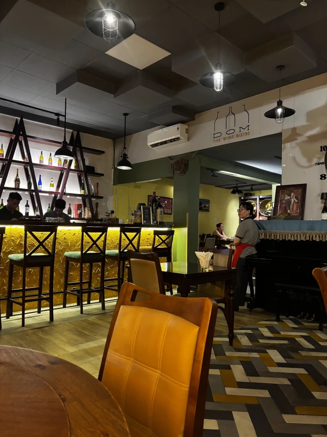 DOM - The Wine Bistro – Phan Bội Châu - không gian 4