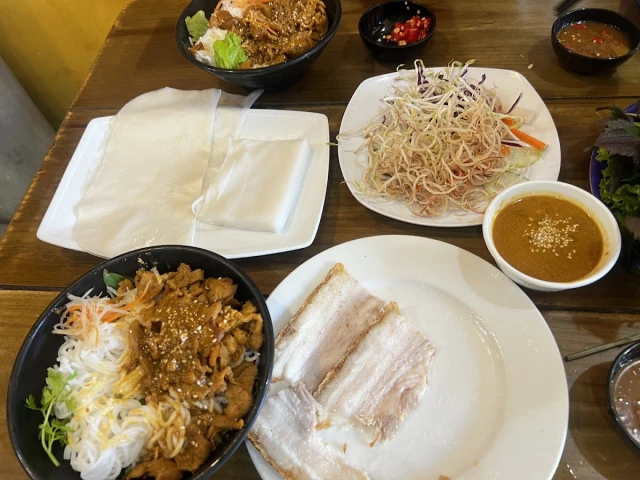 Ẩm Thực Hoàng Tín - Nguyễn Văn Thoại