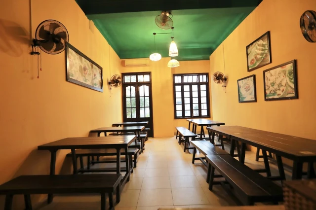 Ẩm Thực Hoàng Tín - Nguyễn Văn Thoại - không gian 1