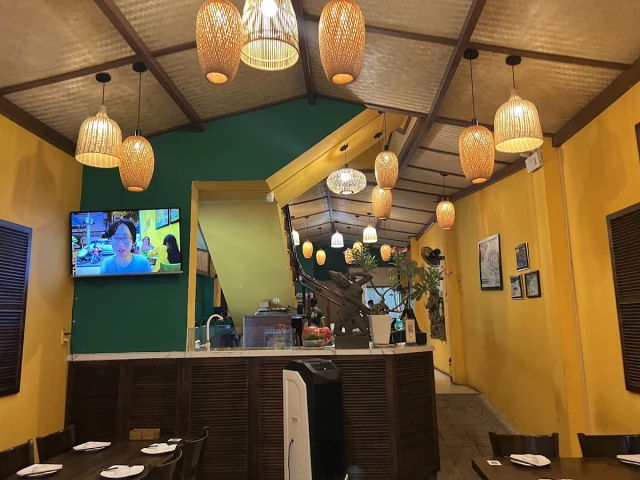 Ẩm Thực Hoàng Tín - Nguyễn Văn Thoại - không gian 6