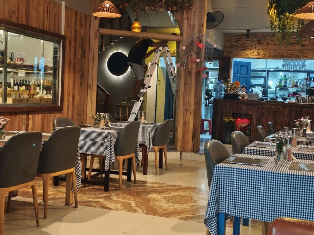 Butcher Steak & BBQ - Lê Quang Đạo - không gian 5