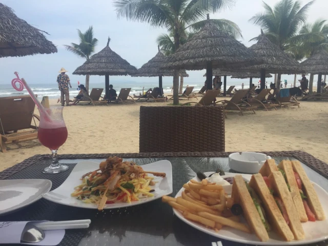 The Holiday Beach Club & Dining - Võ Nguyên Giáp