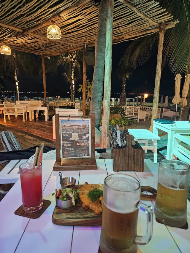 The Holiday Beach Club & Dining - Võ Nguyên Giáp