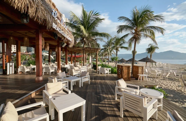 The Holiday Beach Club & Dining - Võ Nguyên Giáp - không gian 1