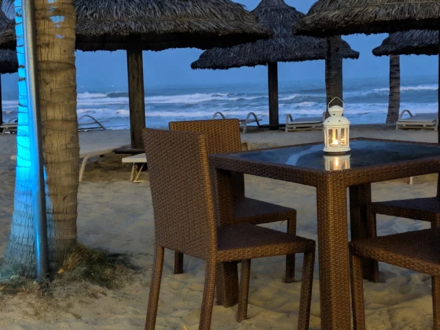 The Holiday Beach Club & Dining - Võ Nguyên Giáp - không gian 3