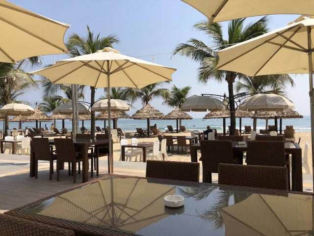 The Holiday Beach Club & Dining - Võ Nguyên Giáp - không gian 5