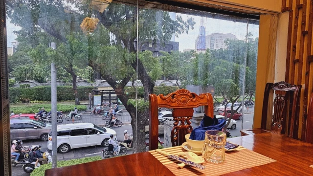 Biển Việt - Nguyễn Văn Cừ - không gian 3