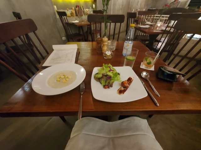 NOSSA Italian steakhouse - Phạm Hồng Thái