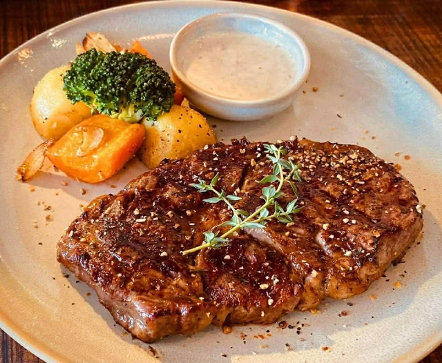 NOSSA Italian steakhouse - Phạm Hồng Thái