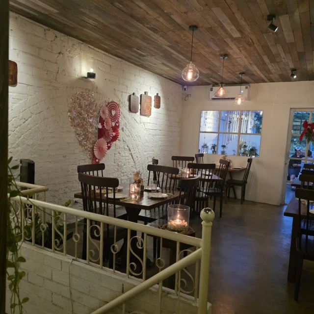 NOSSA Italian steakhouse - Phạm Hồng Thái - không gian 2
