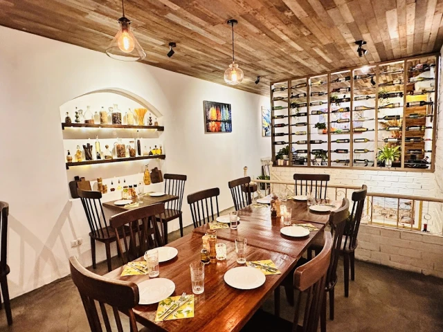 NOSSA Italian steakhouse - Phạm Hồng Thái - không gian 1