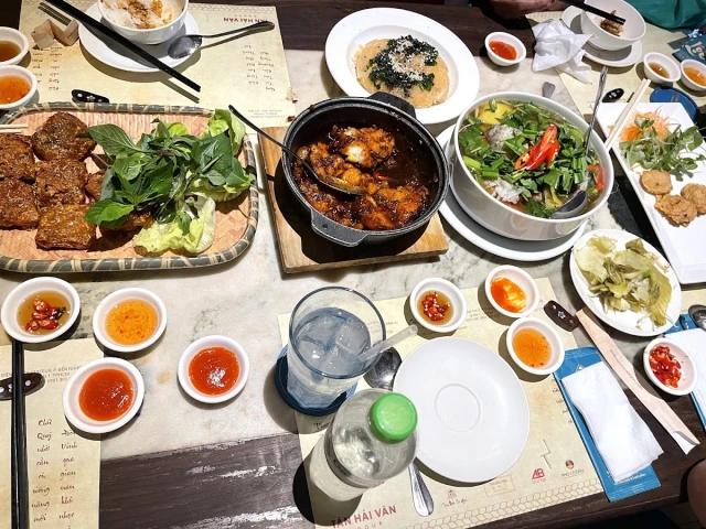 Cơm Niêu Sài Gòn – Tú Xương