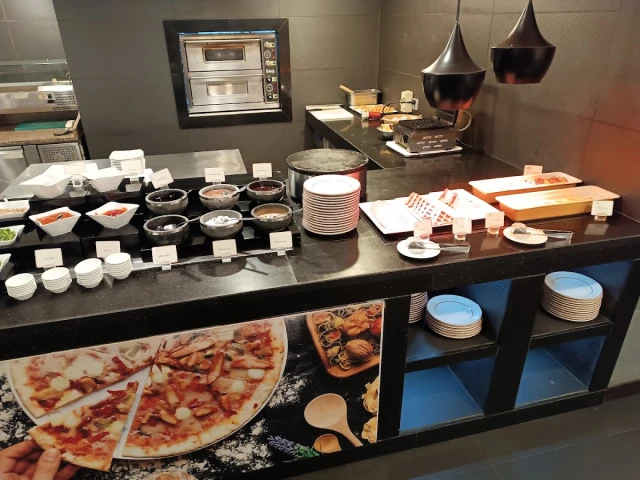 Cafe Saigon – Eastin Grand Hotel Saigon
