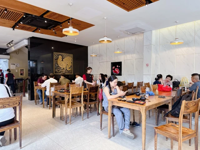 Cơm Gà Thượng Hải – Võ Văn Tần - không gian 1