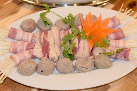 Nhà hàng Rạng Đông – Cách Mạng Tháng 8