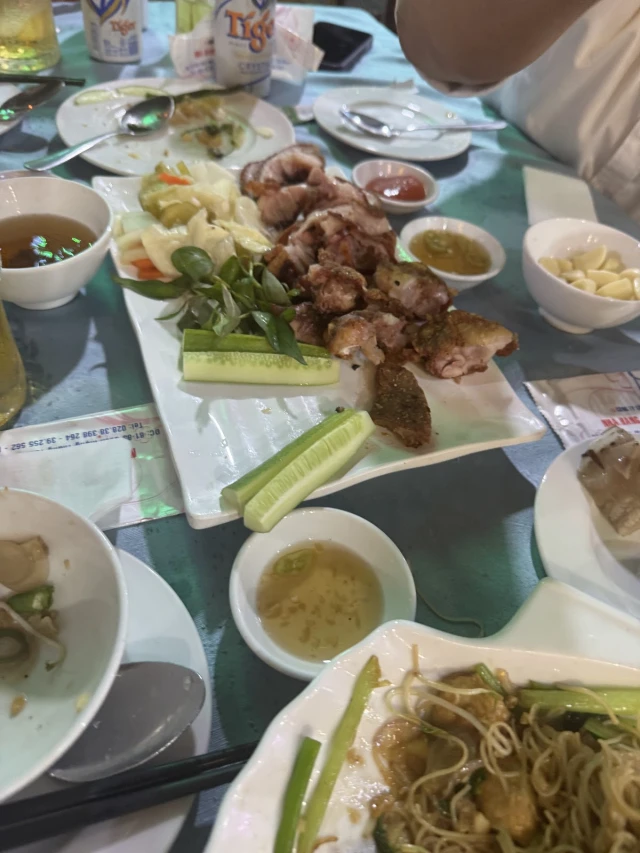 Nhà hàng Rạng Đông – Cách Mạng Tháng 8