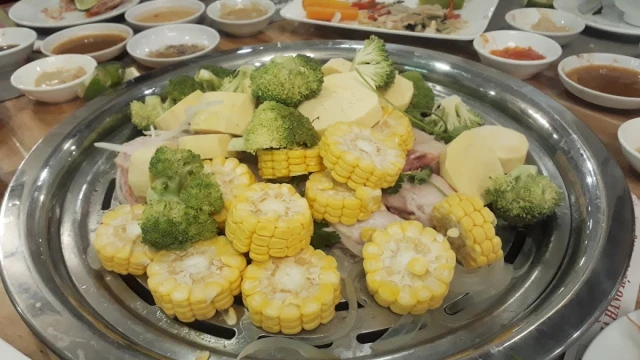 Nhà hàng Rạng Đông – Cách Mạng Tháng 8