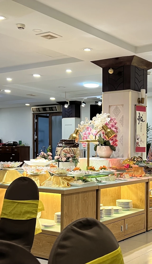 Nhà hàng Rạng Đông – Cách Mạng Tháng 8 - không gian 5
