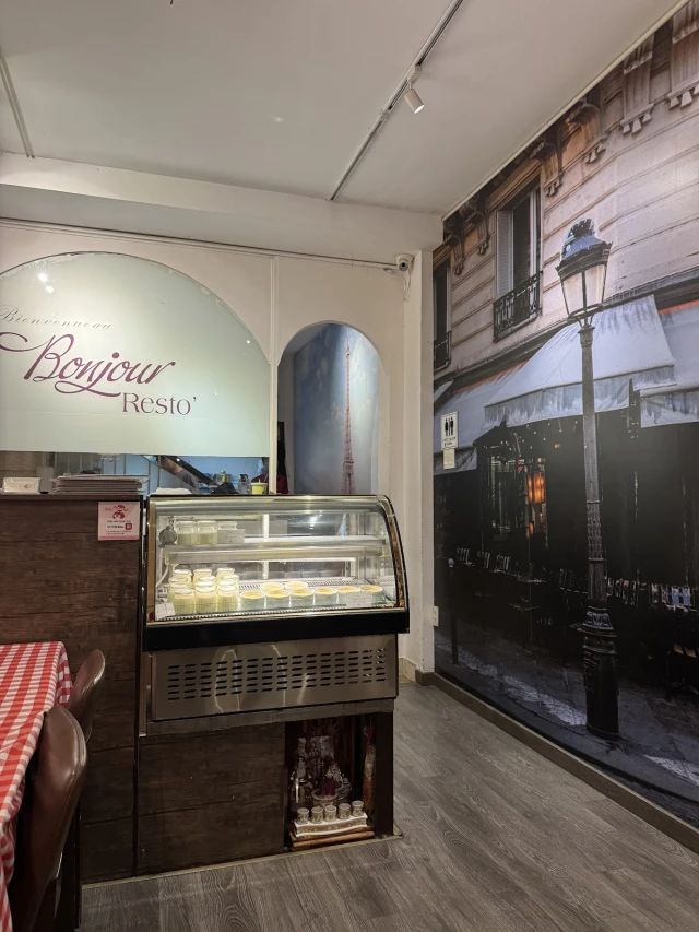 Bonjour Resto' - Nguyễn Trãi - không gian 2