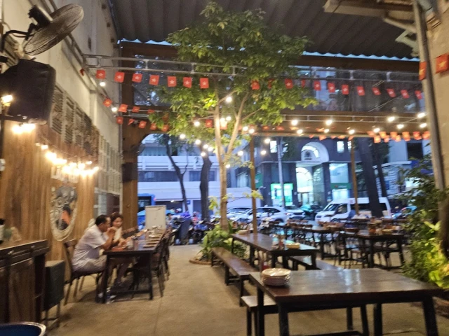 Quán Lão Trư - Phạm Ngọc Thạch - không gian 2