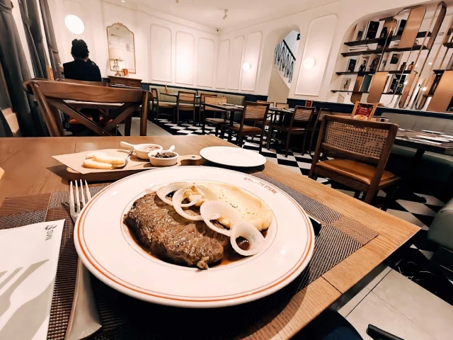 Le Monde Steak - Cao Thắng - không gian 3