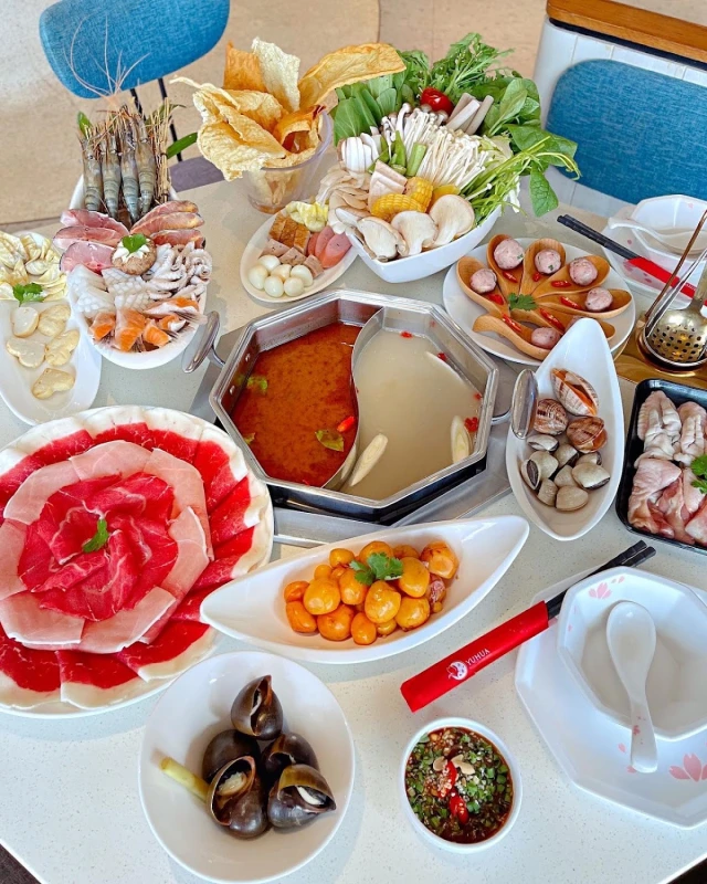 Yuhua - Taiwanese Hotpot Paradise - Hoàng Hoa Thám