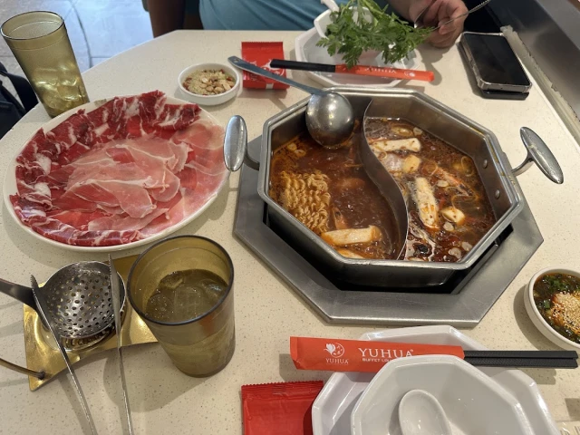 Yuhua - Taiwanese Hotpot Paradise - Hoàng Hoa Thám