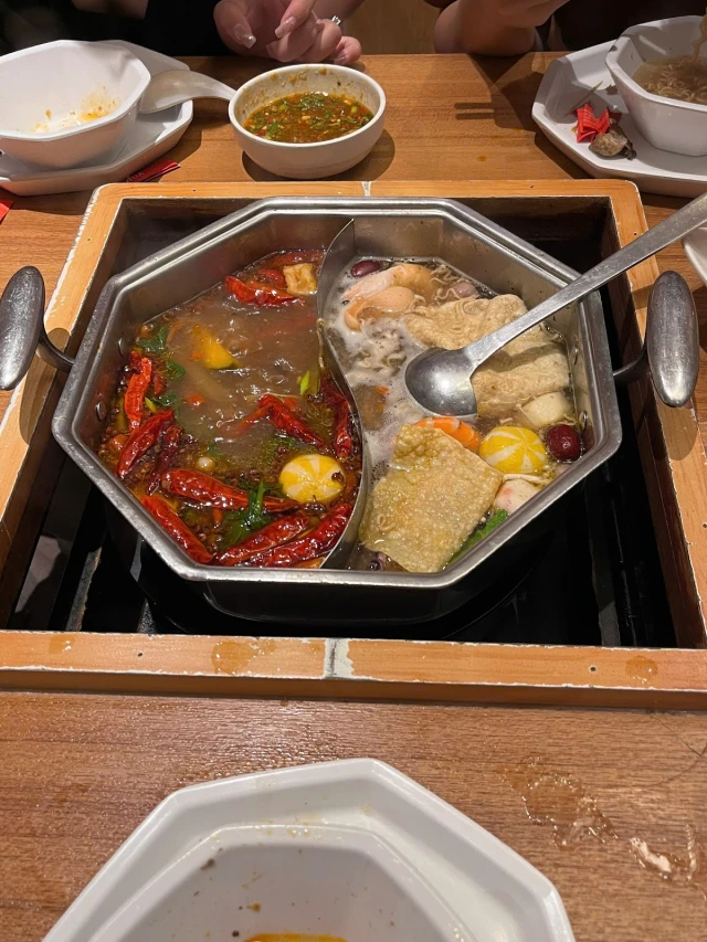 Yuhua - Taiwanese Hotpot Paradise - Hoàng Hoa Thám