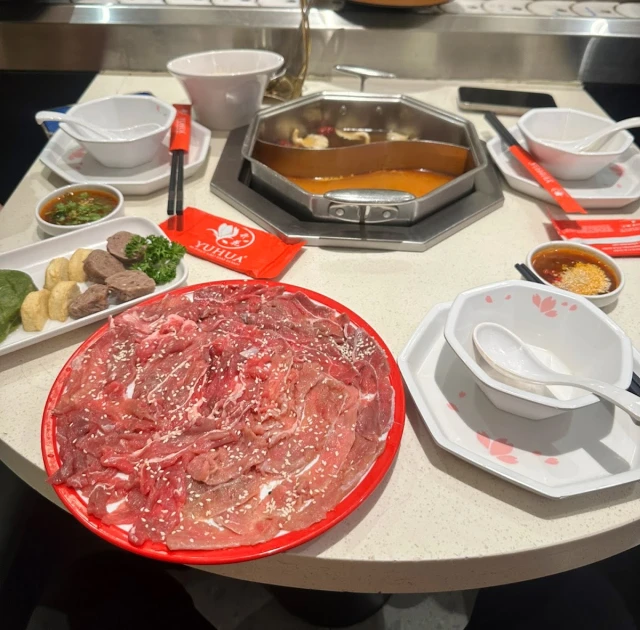 Yuhua - Taiwanese Hotpot Paradise - Hoàng Hoa Thám