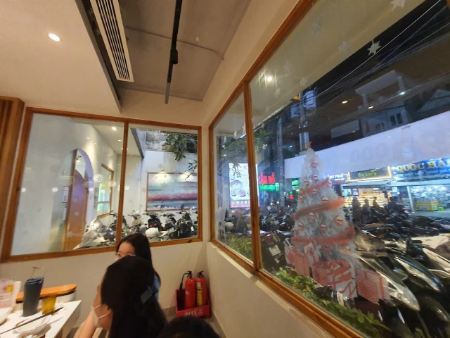 Yuhua - Taiwanese Hotpot Paradise - Hoàng Hoa Thám - không gian 5