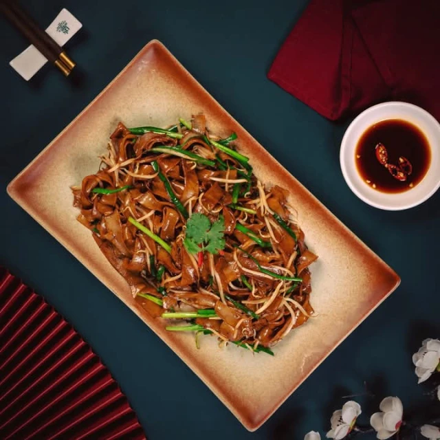 Nam Phương Lầu - Nguyễn Thị Diệu