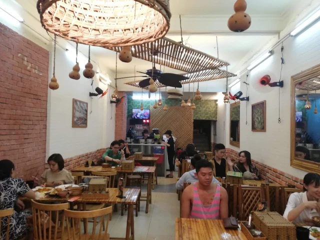 Quán Bánh Canh Ghẹ Muối Ớt Xanh - Nguyễn Tri Phương - không gian 4