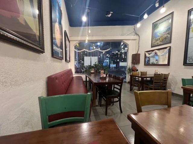 Nhà hàng OLiu Đỏ - Hoàng Diệu - không gian 3