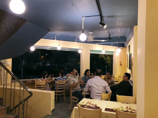 Nhà hàng OLiu Đỏ - Hoàng Diệu - không gian 5
